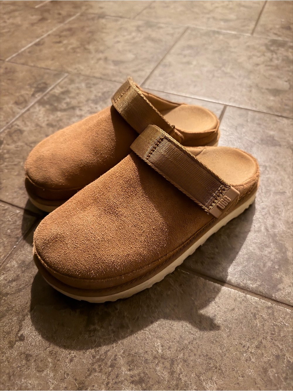 Ugg goldenstar clogs - 6.5